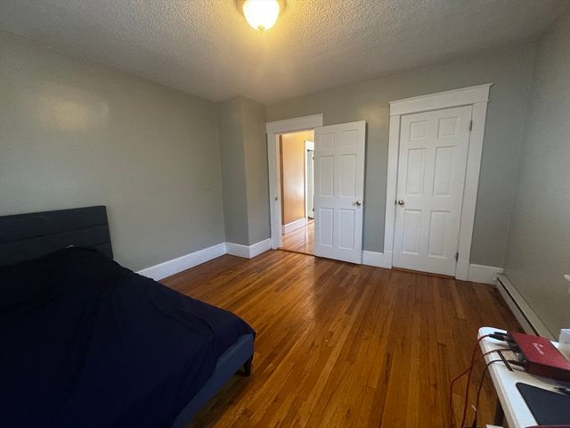 39 Acton St, Springfield, MA 01151