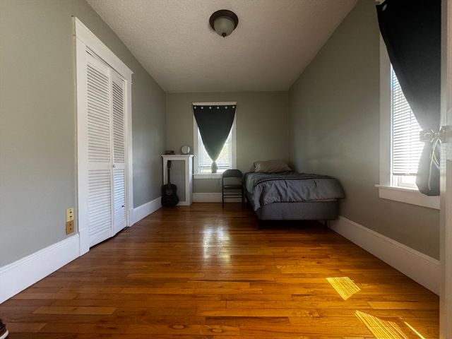 39 Acton St, Springfield, MA 01151