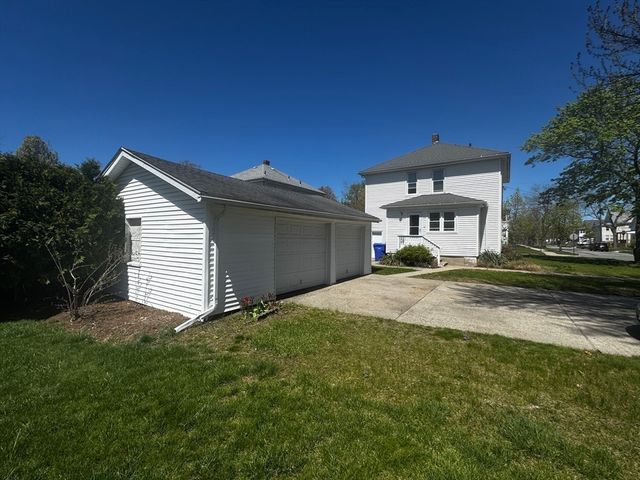 39 Acton St, Springfield, MA 01151