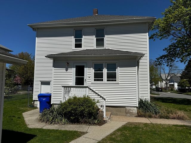39 Acton St, Springfield, MA 01151