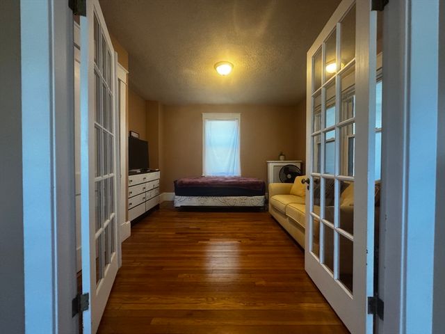 39 Acton St, Springfield, MA 01151