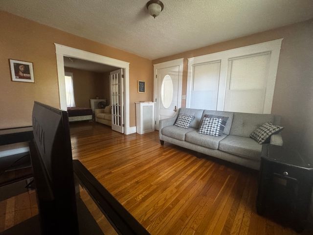 39 Acton St, Springfield, MA 01151