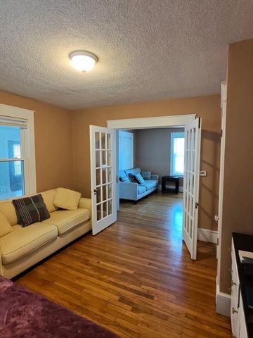 39 Acton St, Springfield, MA 01151