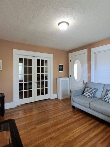 39 Acton St, Springfield, MA 01151