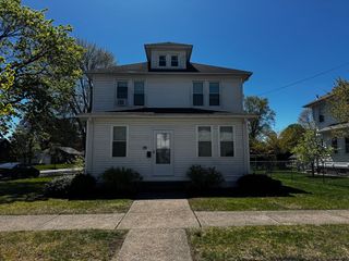 39 Acton St, Springfield, MA 01151