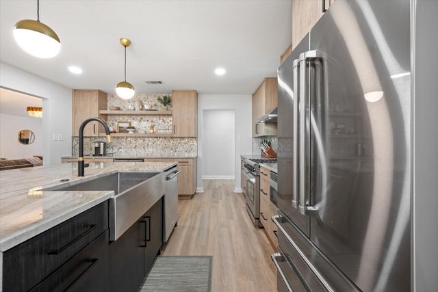 1706 Dunn Street, Grapevine, TX 76051