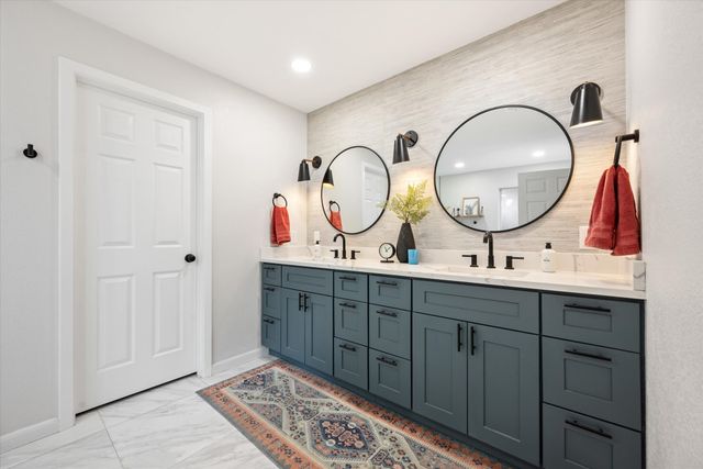 1706 Dunn Street, Grapevine, TX 76051