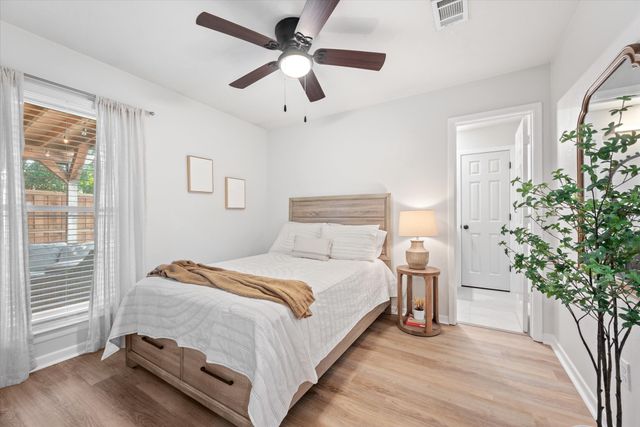 1706 Dunn Street, Grapevine, TX 76051