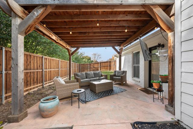 1706 Dunn Street, Grapevine, TX 76051