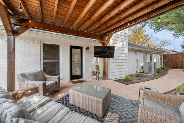 1706 Dunn Street, Grapevine, TX 76051