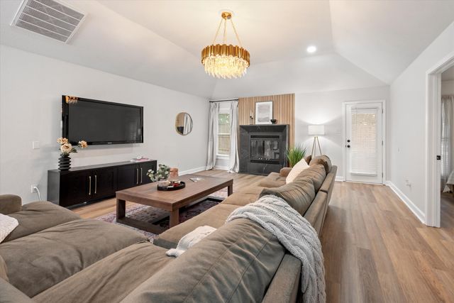 1706 Dunn Street, Grapevine, TX 76051