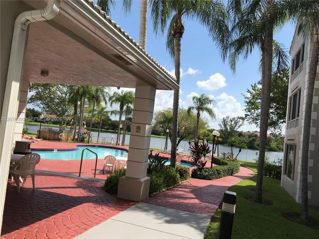 2851 N Oakland Forest Drive 102, Oakland Park, FL 33309