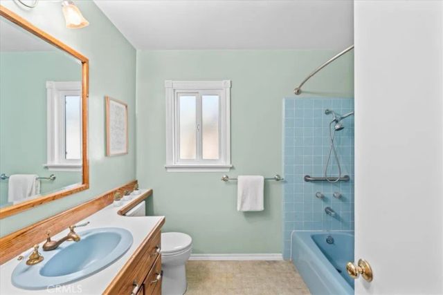 2000 N Britton, Long Beach, CA 90815