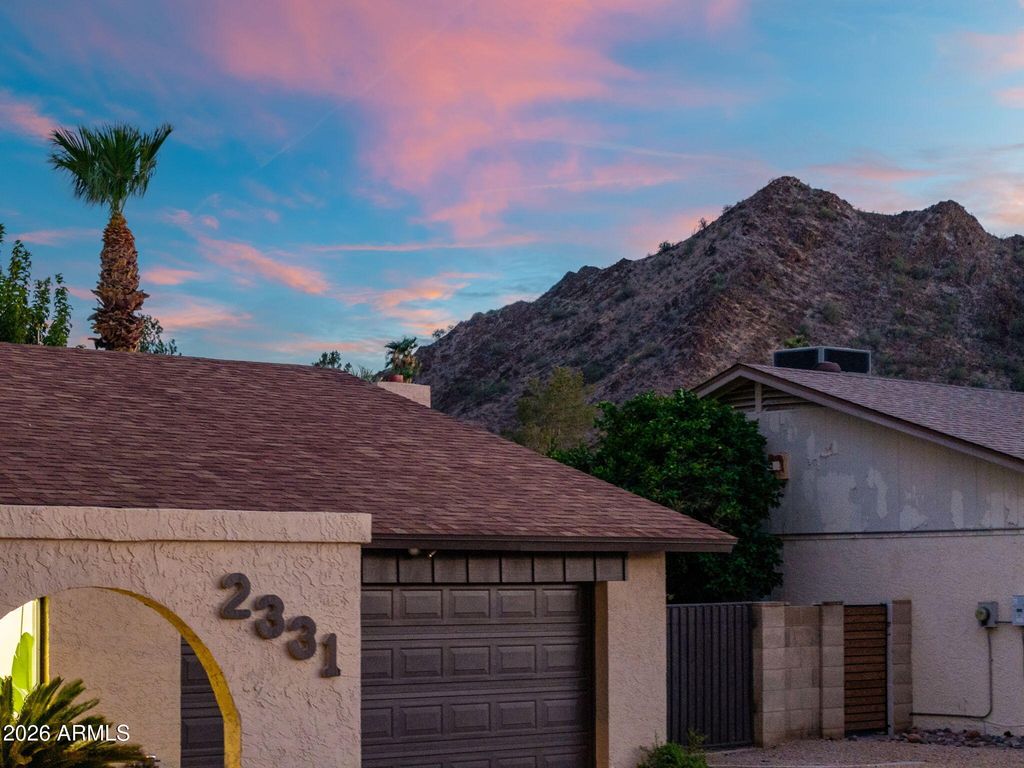 2331 E SUNNYSIDE Drive, Phoenix, AZ 85028 — photo 2