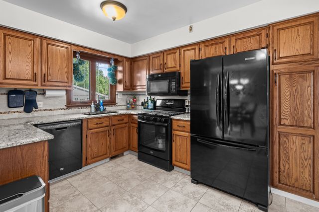 3333 35TH Avenue, Moline, IL 61265