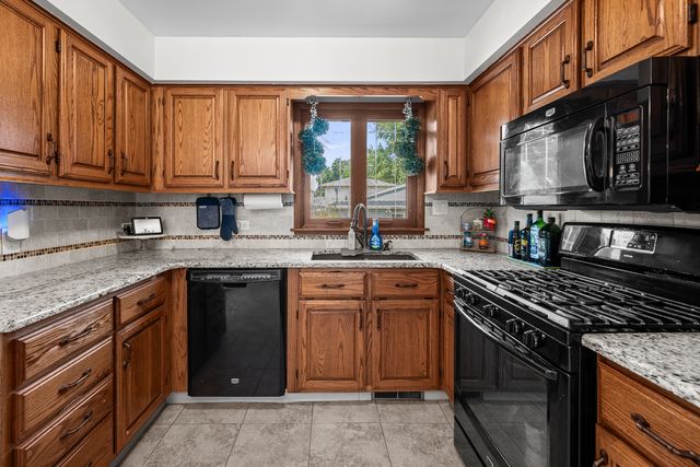 3333 35TH Avenue, Moline, IL 61265