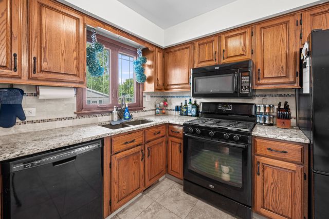 3333 35TH Avenue, Moline, IL 61265
