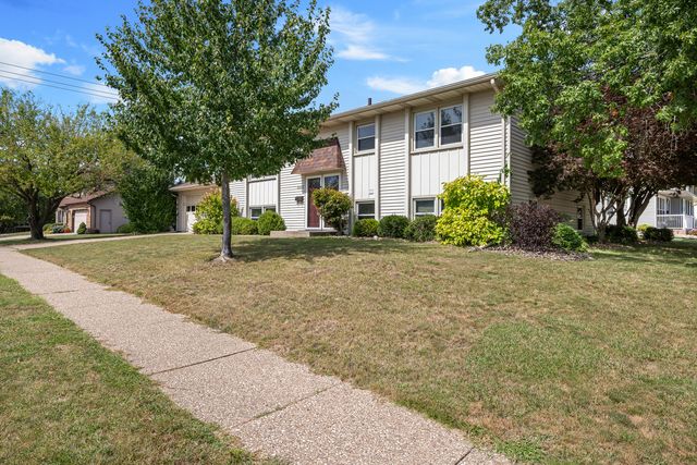 3333 35TH Avenue, Moline, IL 61265