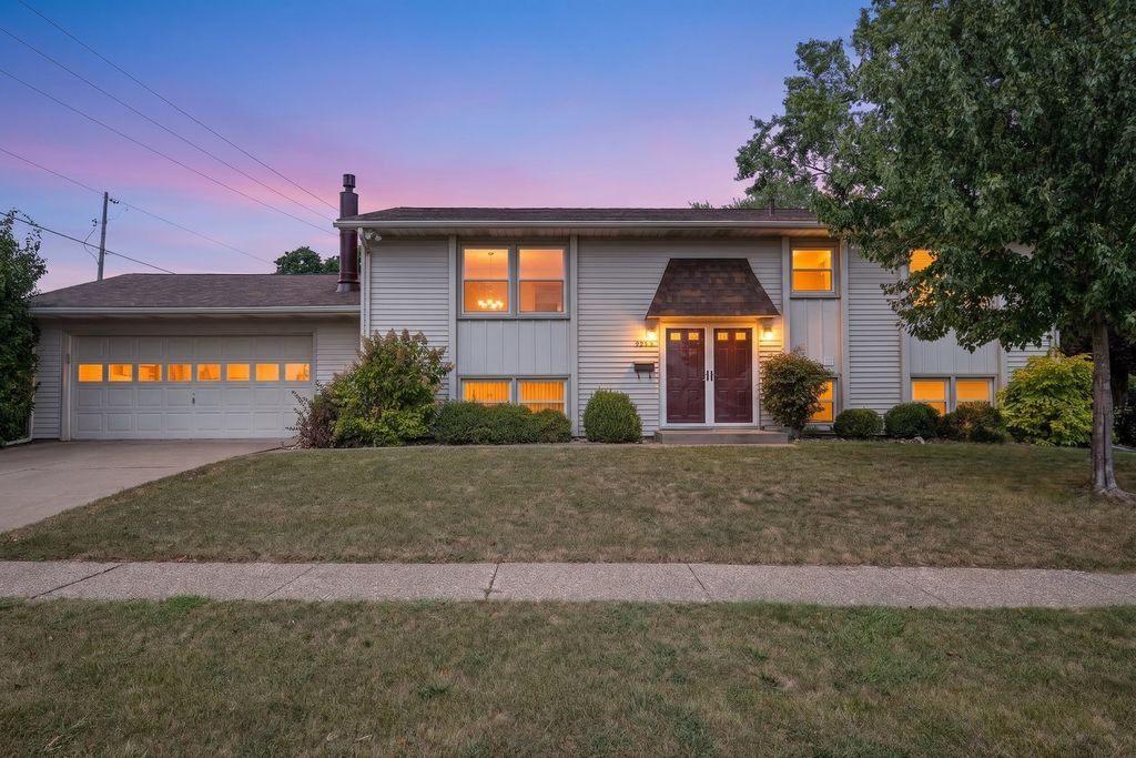 3333 35TH Avenue, Moline, IL 61265
