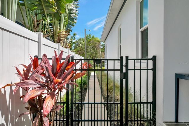 2517 4TH AVENUE S, St Petersburg, FL 33712