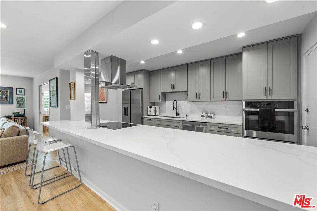 1045 N Kings Road 204, West Hollywood, CA 90069 — photo 2
