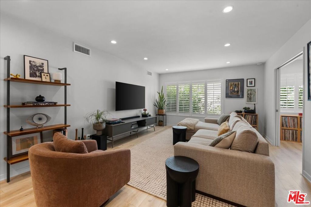 1045 N Kings Road 204, West Hollywood, CA 90069 — photo 3