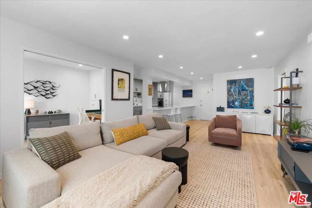 1045 N Kings Road 204, West Hollywood, CA 90069 — photo 4
