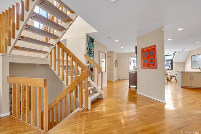 6 John Bean Court, Port Washington, NY 11050