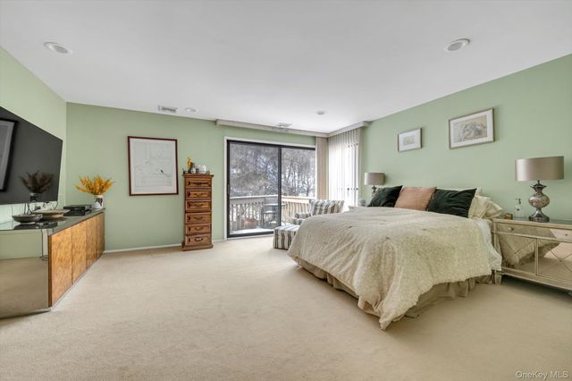 6 John Bean Court, Port Washington, NY 11050