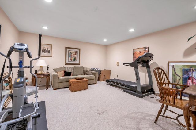 6 John Bean Court, Port Washington, NY 11050