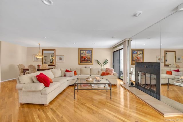 6 John Bean Court, Port Washington, NY 11050