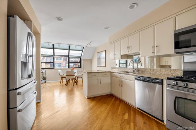 6 John Bean Court, Port Washington, NY 11050