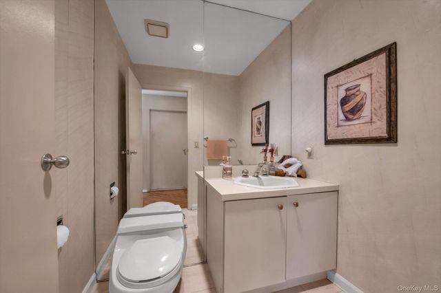 6 John Bean Court, Port Washington, NY 11050