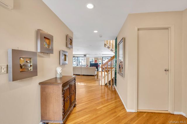 6 John Bean Court, Port Washington, NY 11050