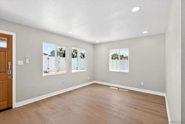 5130 Roswell St, San Diego, CA 92114