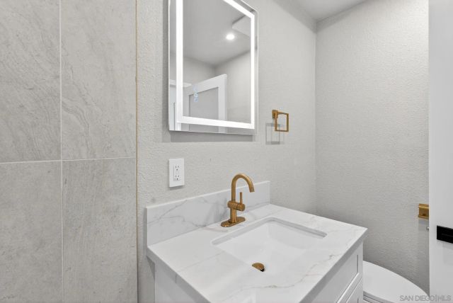 5130 Roswell St, San Diego, CA 92114