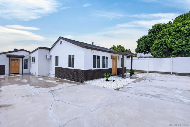 5130 Roswell St, San Diego, CA 92114