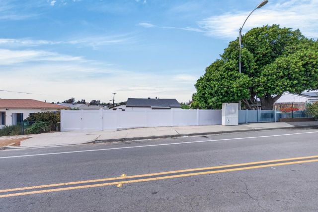 5130 Roswell St, San Diego, CA 92114