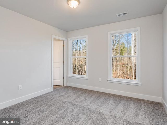 11708 CRESCENT LN, Locust Grove, VA 22508