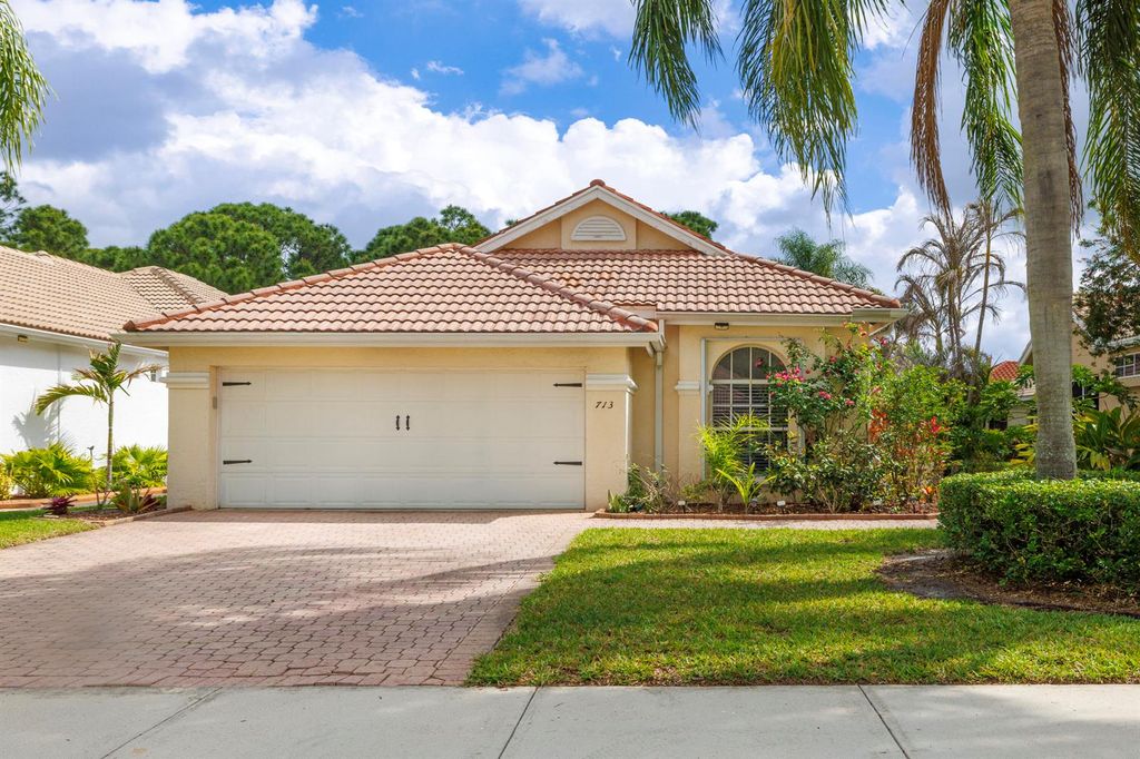 713 SW Saint Croix Cove, Port St. Lucie, FL 34986