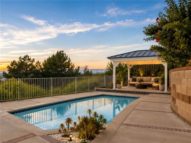1345 Paseo Redondo, Burbank, CA 91501