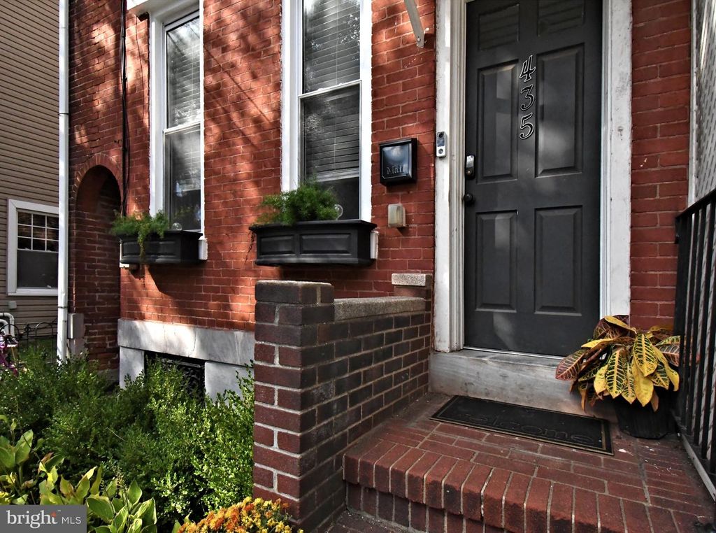 435 WALNUT ST #, Pottstown, PA 19464 — exterior