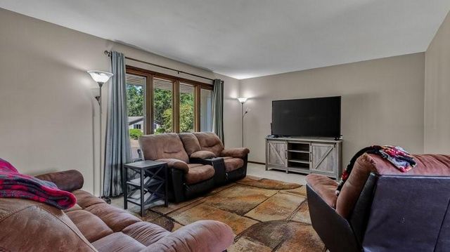 903 Pamela Place, Eau Claire, WI 54701