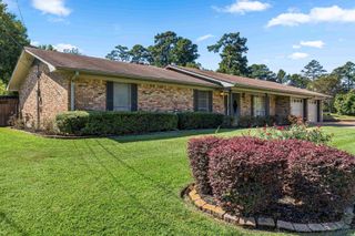 1300 Eva Dr, Longview, TX 75605