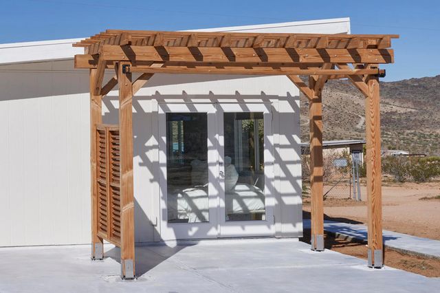 2250 Delgada Avenue, Landers, CA 92285