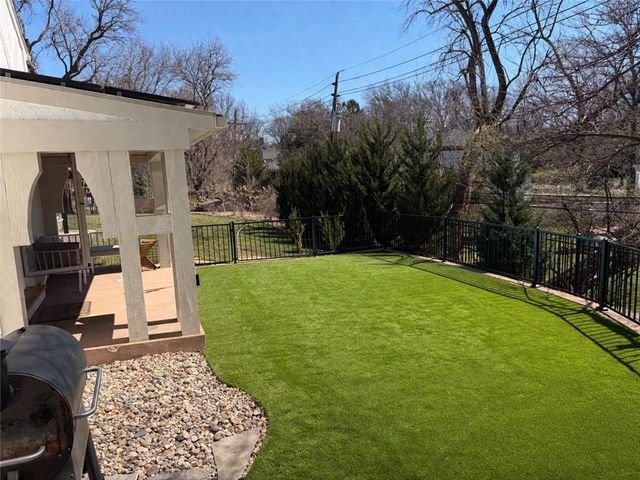 1239 W 63rd Street, Kansas City, MO 64113