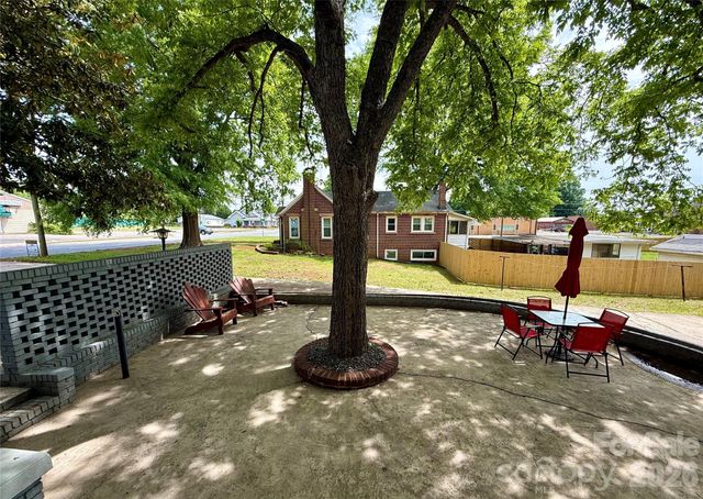 2709 N Main Avenue, Newton, NC 28658
