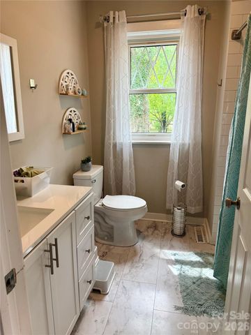 2709 N Main Avenue, Newton, NC 28658