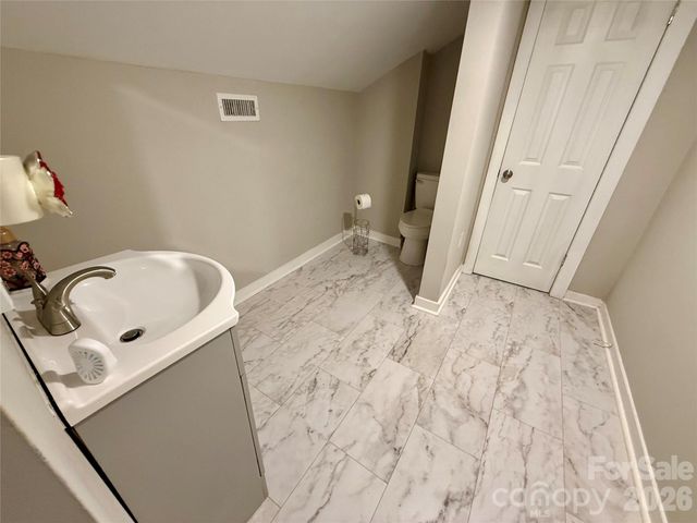 2709 N Main Avenue, Newton, NC 28658