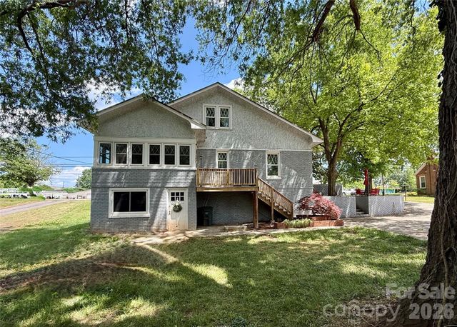 2709 N Main Avenue, Newton, NC 28658